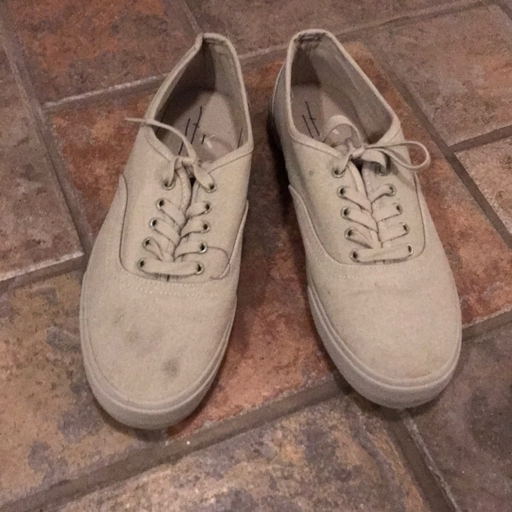 American Eagle low top shoes